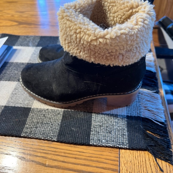 Cute boot - fold down cuff wear either way - Picture 2 of 3